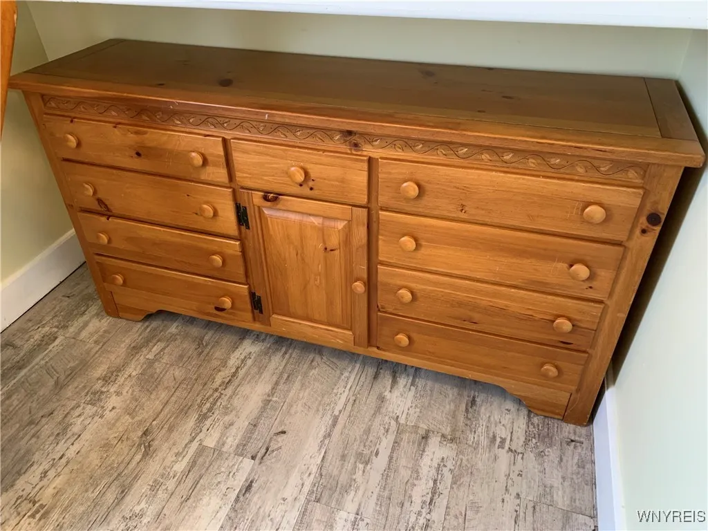 Lower rear dresser included