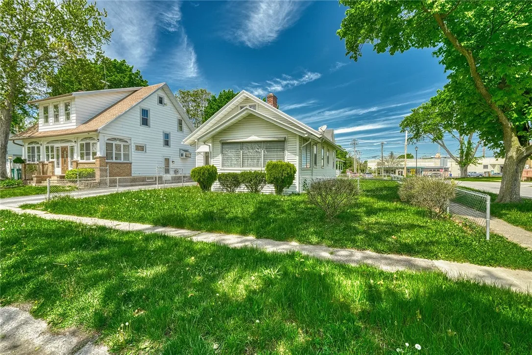 4 Belford Drive, Greece, New York 14616, Greece, New York 14616, 2 Bedrooms Bedrooms, 6 Rooms Rooms,1 BathroomBathrooms,Residential Lease,For Rent,4 Belford Drive, Greece, New York 14616,R1625558