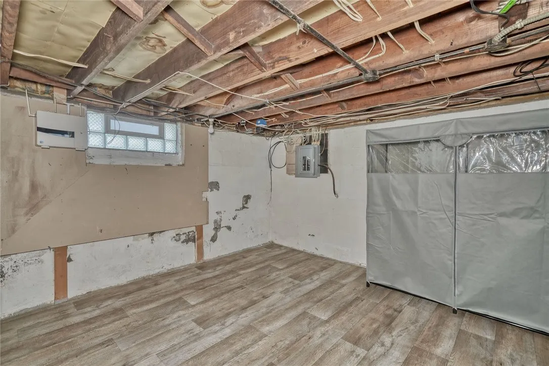 4 Belford Drive, Greece, New York 14616, Greece, New York 14616, 2 Bedrooms Bedrooms, 6 Rooms Rooms,1 BathroomBathrooms,Residential Lease,For Rent,4 Belford Drive, Greece, New York 14616,R1625558