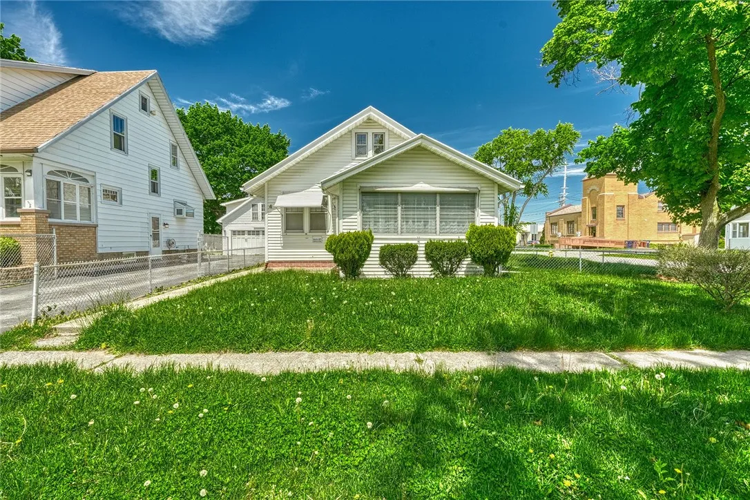 4 Belford Drive, Greece, New York 14616, Greece, New York 14616, 2 Bedrooms Bedrooms, 6 Rooms Rooms,1 BathroomBathrooms,Residential Lease,For Rent,4 Belford Drive, Greece, New York 14616,R1625558
