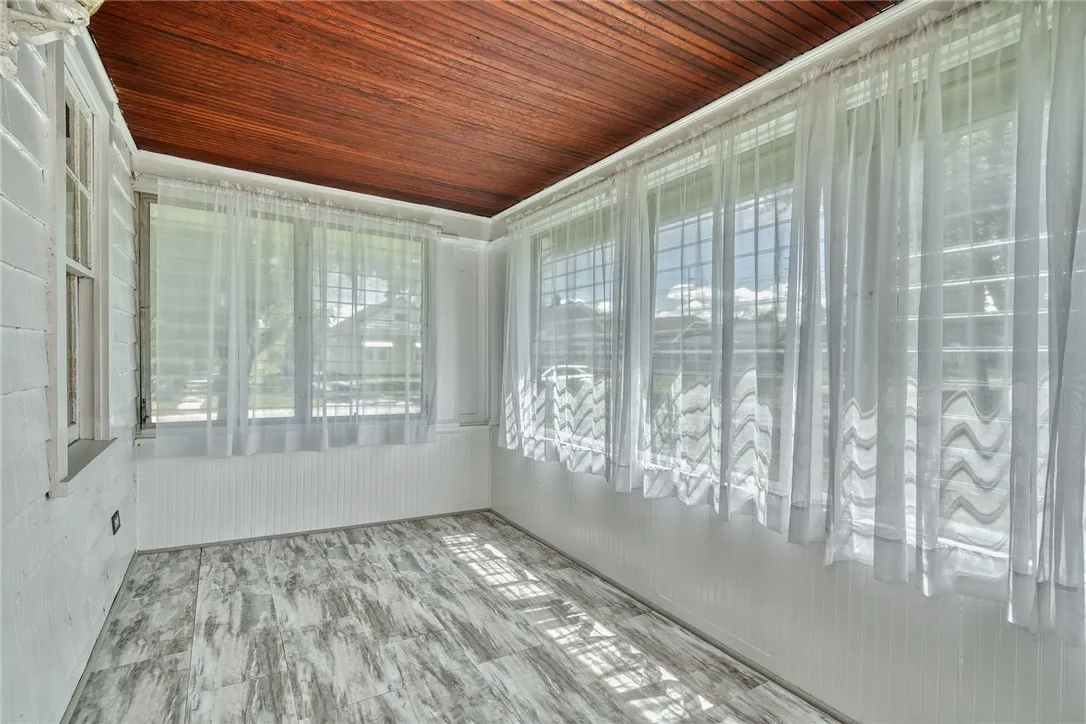 4 Belford Drive, Greece, New York 14616, Greece, New York 14616, 2 Bedrooms Bedrooms, 6 Rooms Rooms,1 BathroomBathrooms,Residential Lease,For Rent,4 Belford Drive, Greece, New York 14616,R1625558