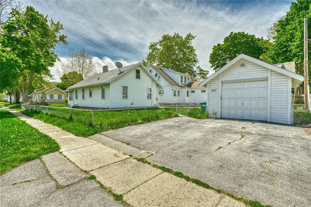 4 Belford Drive, Greece, New York 14616, Greece, New York 14616, 2 Bedrooms Bedrooms, 6 Rooms Rooms,1 BathroomBathrooms,Residential Lease,For Rent,4 Belford Drive, Greece, New York 14616,R1625558