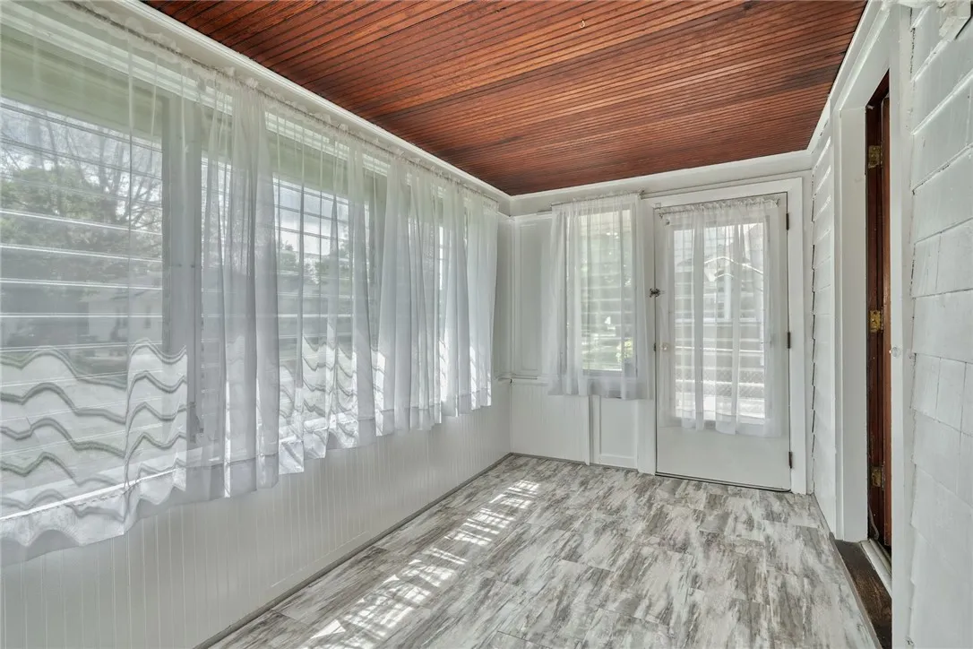 4 Belford Drive, Greece, New York 14616, Greece, New York 14616, 2 Bedrooms Bedrooms, 6 Rooms Rooms,1 BathroomBathrooms,Residential Lease,For Rent,4 Belford Drive, Greece, New York 14616,R1625558
