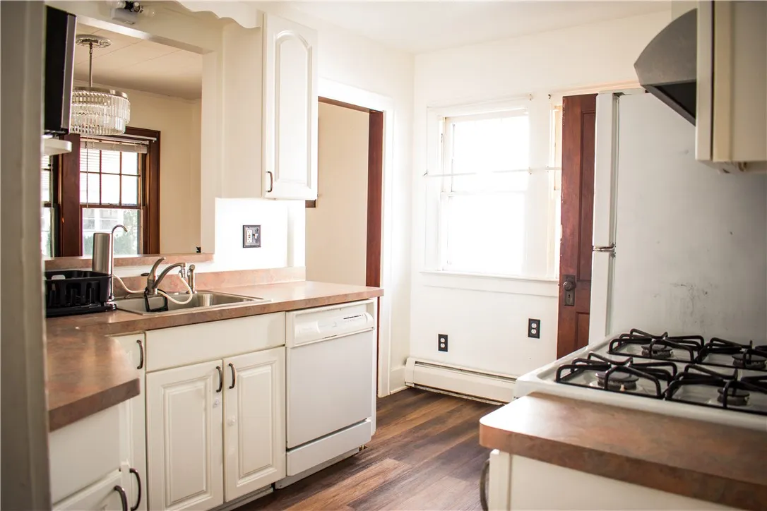 4 Belford Drive, Greece, New York 14616, Greece, New York 14616, 2 Bedrooms Bedrooms, 6 Rooms Rooms,1 BathroomBathrooms,Residential Lease,For Rent,4 Belford Drive, Greece, New York 14616,R1625558
