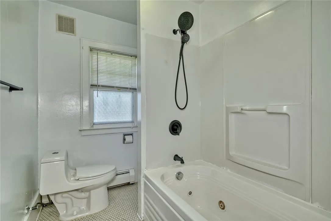4 Belford Drive, Greece, New York 14616, Greece, New York 14616, 2 Bedrooms Bedrooms, 6 Rooms Rooms,1 BathroomBathrooms,Residential Lease,For Rent,4 Belford Drive, Greece, New York 14616,R1625558