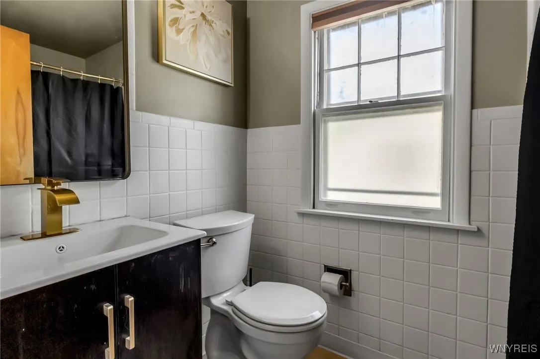 153 Ashford Avenue, Tonawanda, New York 14150, Tonawanda, New York 14150, 3 Bedrooms Bedrooms, 8 Rooms Rooms,1 BathroomBathrooms,Residential,For Sale,153 Ashford Avenue, Tonawanda, New York 14150,B1625925