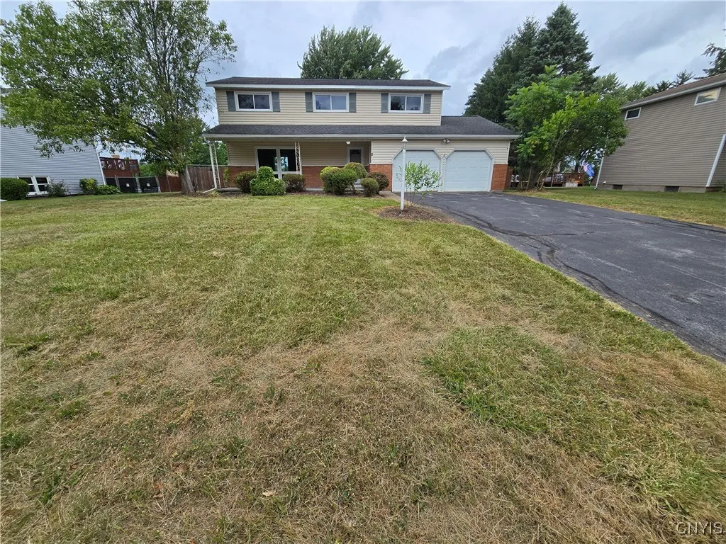 Large front yard with large driveway
