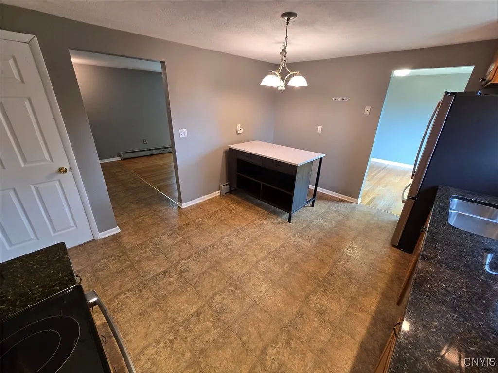 Eat-in Kitchen