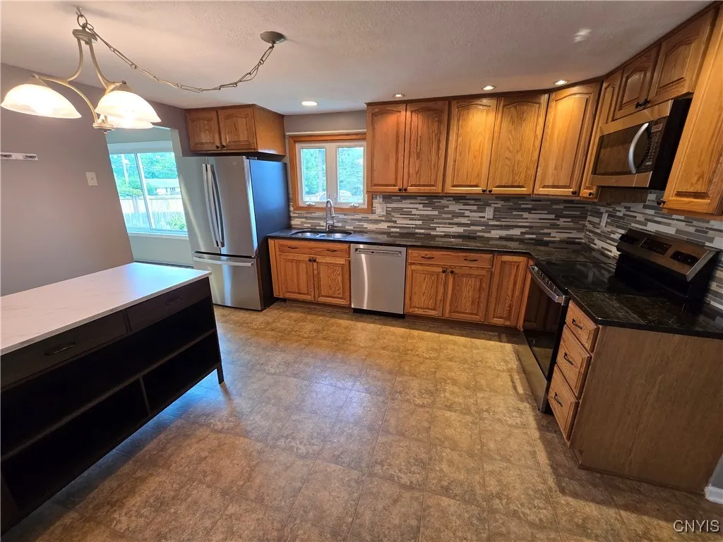 Eat-in Kitchen