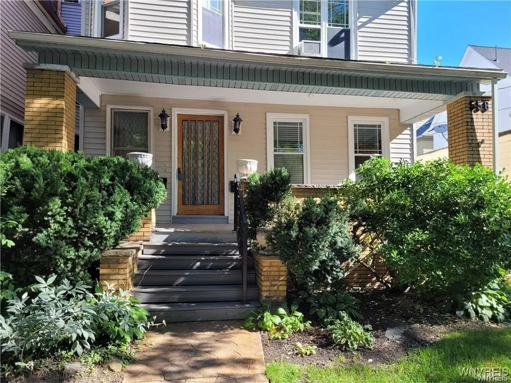 558 Breckenridge St (lower), Buffalo, New York 142, Buffalo, New York 14222, 2 Bedrooms Bedrooms, 6 Rooms Rooms,1 BathroomBathrooms,Residential Lease,For Rent,558 Breckenridge St (lower), Buffalo, New York 142,B1625828