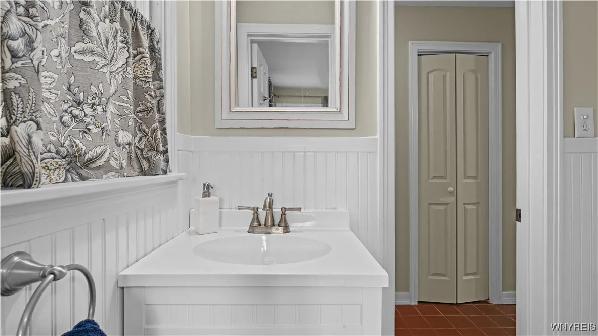 59 South Lincoln Avenue, Orchard Park, New York 14, Orchard Park, New York 14127, 3 Bedrooms Bedrooms, 9 Rooms Rooms,1 BathroomBathrooms,Residential,For Sale,59 South Lincoln Avenue, Orchard Park, New York 14,B1624136