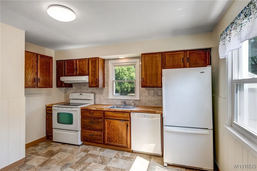 Kitchen is neat and clean and ready for the cook. All the appliances will stay. Kitchen is neat and clean and ready for the cook. All the appliances will stay.