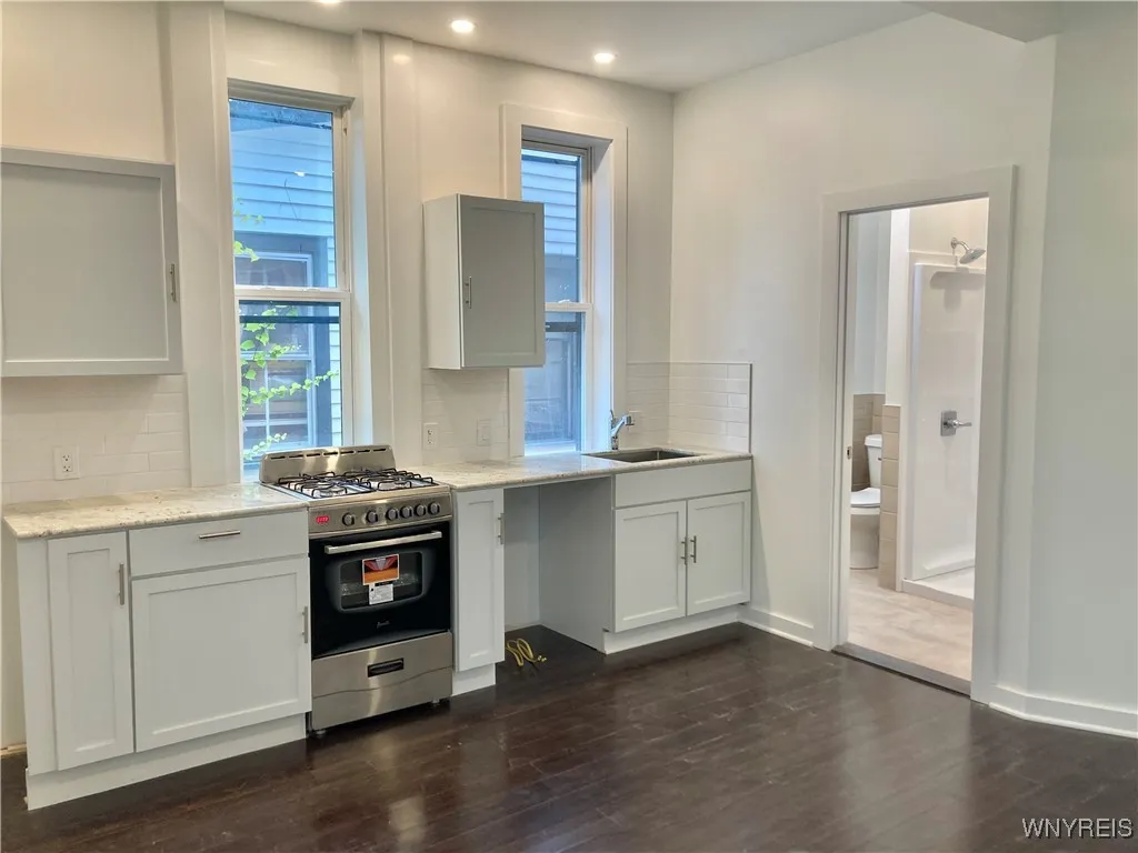 58 Trinity Place 7, Buffalo, New York 14201, Buffalo, New York 14201, 1 Room Rooms,1 BathroomBathrooms,Residential Lease,For Rent,58 Trinity Place 7, Buffalo, New York 14201,B1625512