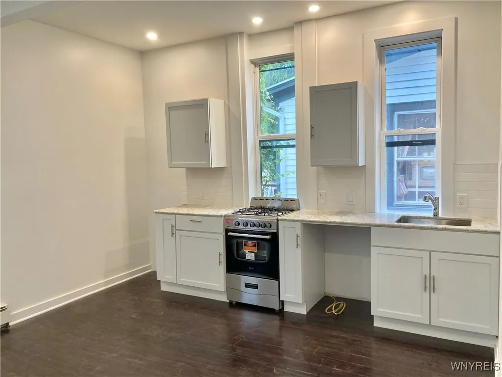 58 Trinity Place 7, Buffalo, New York 14201, Buffalo, New York 14201, 1 Room Rooms,1 BathroomBathrooms,Residential Lease,For Rent,58 Trinity Place 7, Buffalo, New York 14201,B1625512