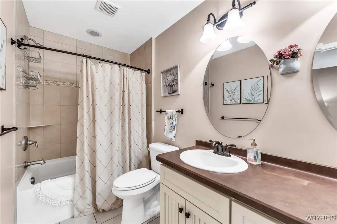 4650 Martingale Court, Aurora, New York 14052, Aurora, New York 14052, 3 Bedrooms Bedrooms, 6 Rooms Rooms,2 BathroomsBathrooms,Residential,Closed,4650 Martingale Court, Aurora, New York 14052,0,B1625955