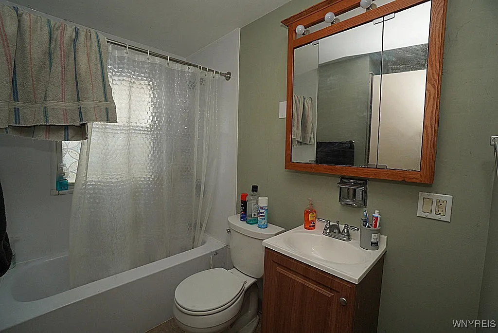 917 Nash Road, North Tonawanda, New York 14120, North Tonawanda, New York 14120, 4 Bedrooms Bedrooms, ,2 BathroomsBathrooms,Residential,For Sale,917 Nash Road, North Tonawanda, New York 14120,B1625509