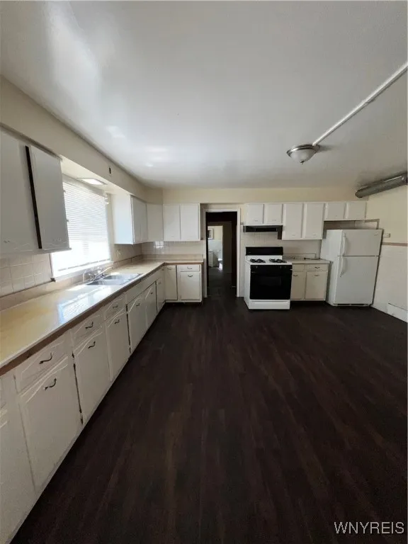 102 Gibson Street, Buffalo, New York 14212, Buffalo, New York 14212, 2 Bedrooms Bedrooms, 4 Rooms Rooms,2 BathroomsBathrooms,Residential Lease,For Rent,102 Gibson Street, Buffalo, New York 14212,B1626028