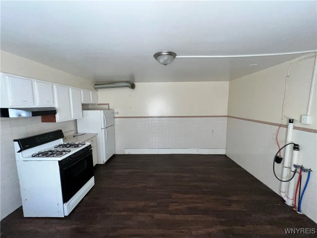 102 Gibson Street, Buffalo, New York 14212, Buffalo, New York 14212, 2 Bedrooms Bedrooms, 4 Rooms Rooms,2 BathroomsBathrooms,Residential Lease,For Rent,102 Gibson Street, Buffalo, New York 14212,B1626028