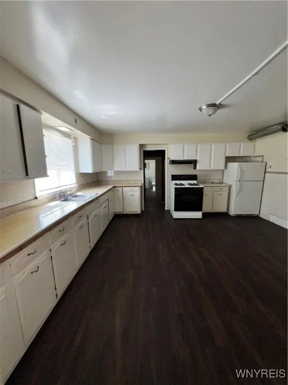 102 Gibson Street, Buffalo, New York 14212, Buffalo, New York 14212, 2 Bedrooms Bedrooms, 4 Rooms Rooms,2 BathroomsBathrooms,Residential Lease,For Rent,102 Gibson Street, Buffalo, New York 14212,B1626028