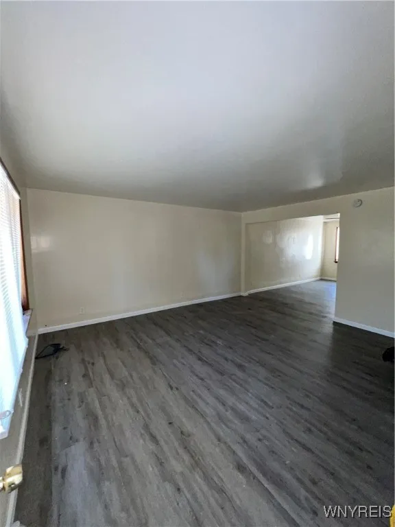 102 Gibson Street, Buffalo, New York 14212, Buffalo, New York 14212, 2 Bedrooms Bedrooms, 4 Rooms Rooms,2 BathroomsBathrooms,Residential Lease,For Rent,102 Gibson Street, Buffalo, New York 14212,B1626028