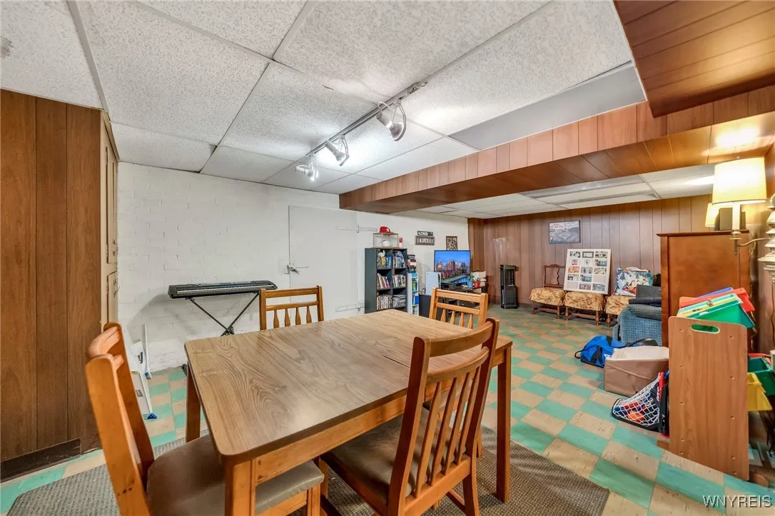 49 Burbank Drive, Amherst, New York 14226, Amherst, New York 14226, 3 Bedrooms Bedrooms, 9 Rooms Rooms,3 BathroomsBathrooms,Residential,For Sale,49 Burbank Drive, Amherst, New York 14226,B1624904