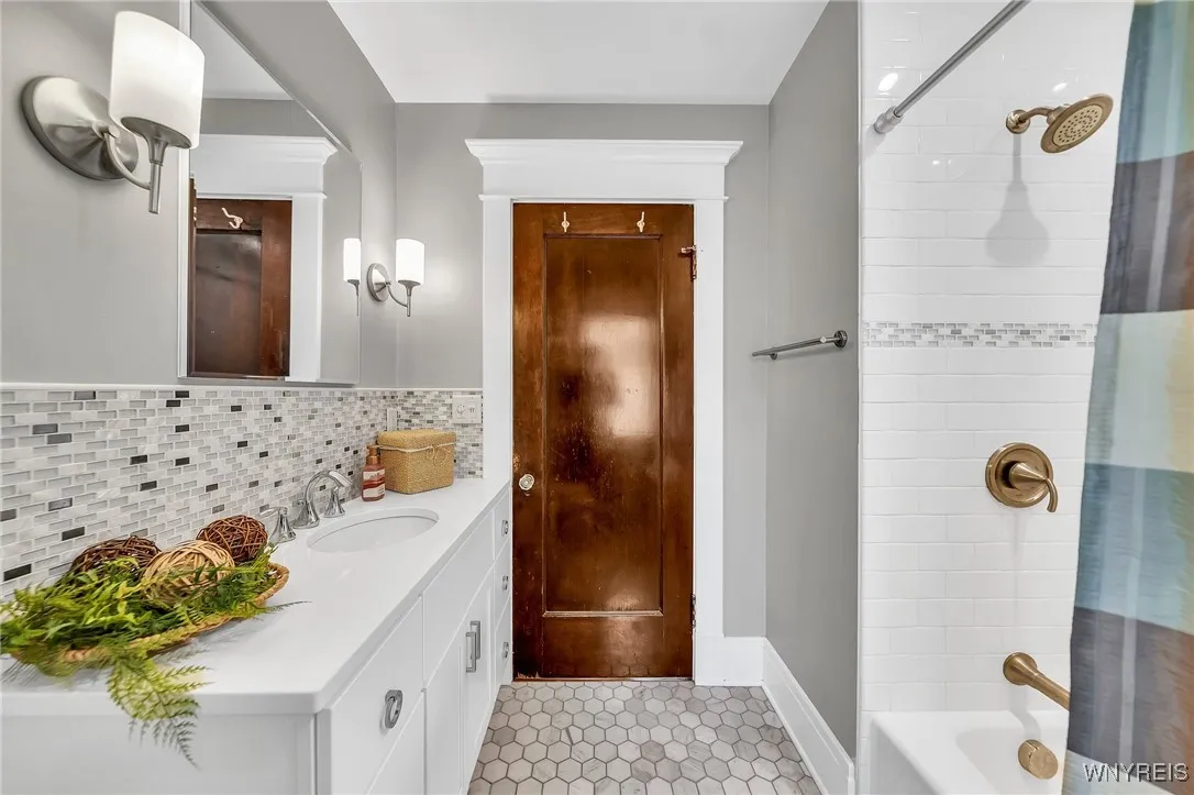 49 Burbank Drive, Amherst, New York 14226, Amherst, New York 14226, 3 Bedrooms Bedrooms, 9 Rooms Rooms,3 BathroomsBathrooms,Residential,For Sale,49 Burbank Drive, Amherst, New York 14226,B1624904