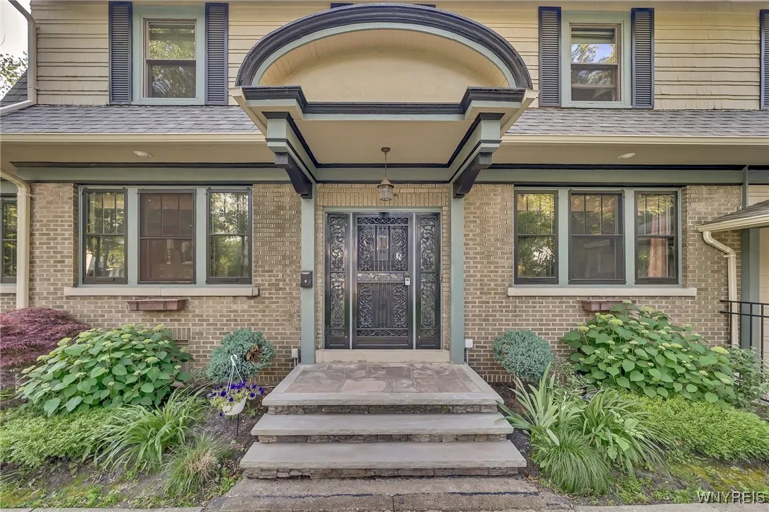 49 Burbank Drive, Amherst, New York 14226, Amherst, New York 14226, 3 Bedrooms Bedrooms, 9 Rooms Rooms,3 BathroomsBathrooms,Residential,For Sale,49 Burbank Drive, Amherst, New York 14226,B1624904