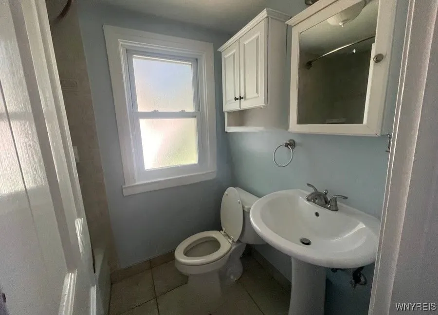 4289 Harris Hill Road, Clarence, New York 14221, Clarence, New York 14221, 4 Bedrooms Bedrooms, 7 Rooms Rooms,1 BathroomBathrooms,Residential Lease,For Rent,4289 Harris Hill Road, Clarence, New York 14221,B1625548