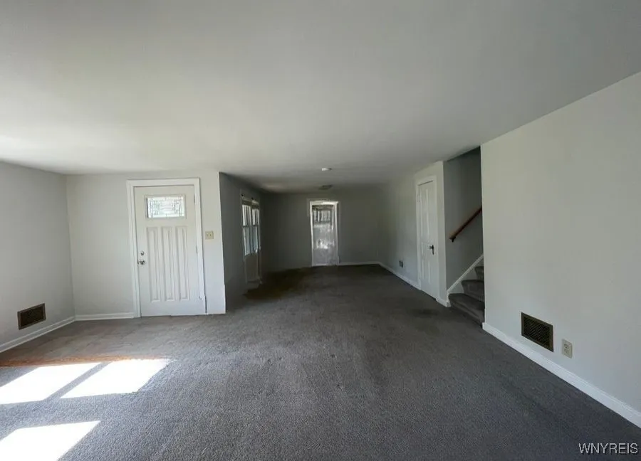 4289 Harris Hill Road, Clarence, New York 14221, Clarence, New York 14221, 4 Bedrooms Bedrooms, 7 Rooms Rooms,1 BathroomBathrooms,Residential Lease,For Rent,4289 Harris Hill Road, Clarence, New York 14221,B1625548