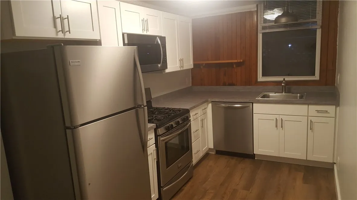 1063 East Avenue 6, Rochester, New York 14607, Rochester, New York 14607, 1 Bedroom Bedrooms, 3 Rooms Rooms,1 BathroomBathrooms,Residential Lease,For Rent,1063 East Avenue 6, Rochester, New York 14607,R1626050