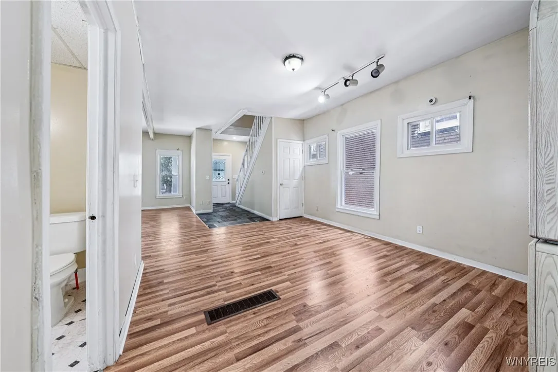 27 Heward Avenue, Buffalo, New York 14207, Buffalo, New York 14207, 5 Bedrooms Bedrooms, 8 Rooms Rooms,2 BathroomsBathrooms,Residential,For Sale,27 Heward Avenue, Buffalo, New York 14207,B1626009