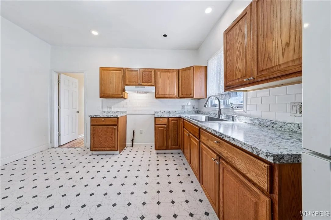 27 Heward Avenue, Buffalo, New York 14207, Buffalo, New York 14207, 5 Bedrooms Bedrooms, 8 Rooms Rooms,2 BathroomsBathrooms,Residential,For Sale,27 Heward Avenue, Buffalo, New York 14207,B1626009