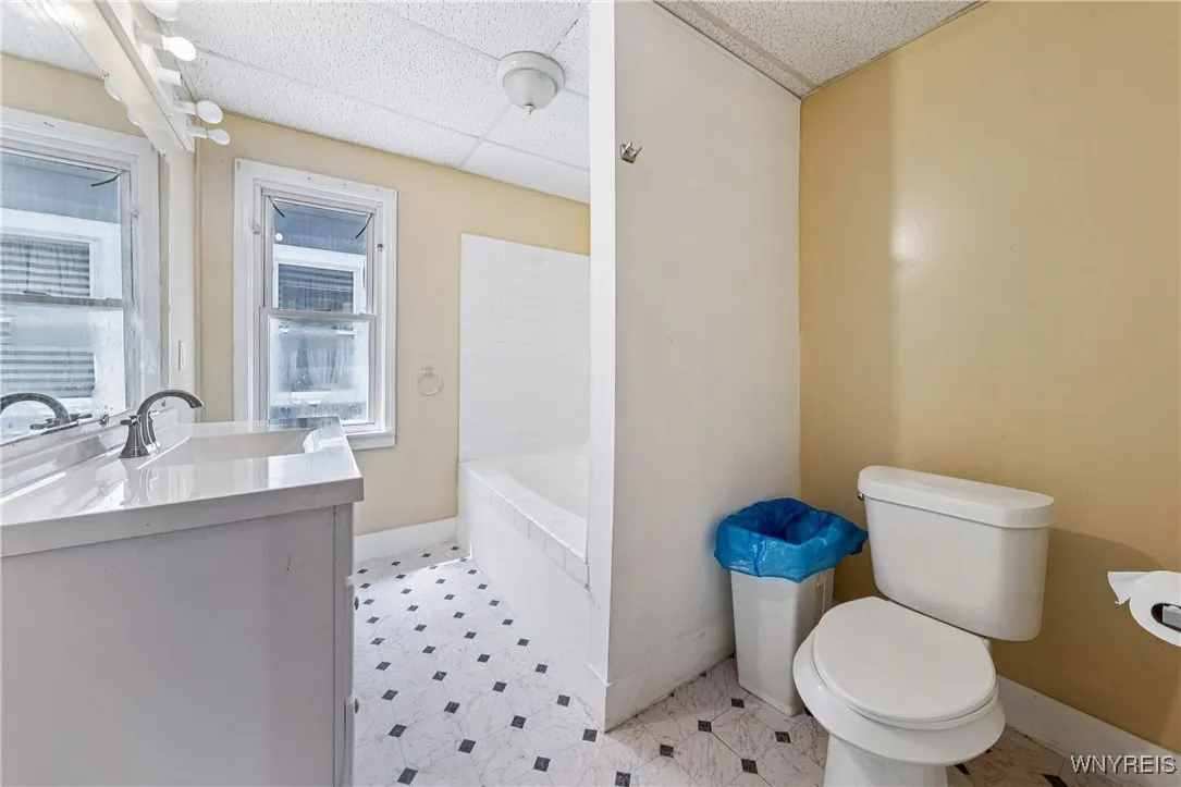 27 Heward Avenue, Buffalo, New York 14207, Buffalo, New York 14207, 5 Bedrooms Bedrooms, 8 Rooms Rooms,2 BathroomsBathrooms,Residential,For Sale,27 Heward Avenue, Buffalo, New York 14207,B1626009