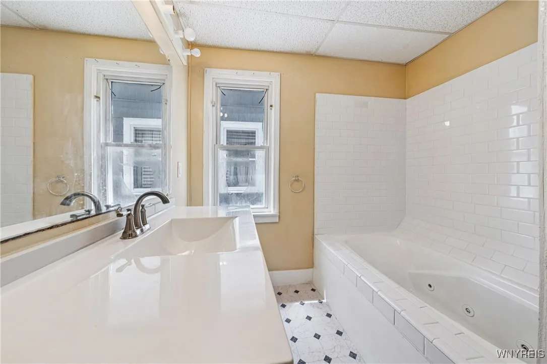 27 Heward Avenue, Buffalo, New York 14207, Buffalo, New York 14207, 5 Bedrooms Bedrooms, 8 Rooms Rooms,2 BathroomsBathrooms,Residential,For Sale,27 Heward Avenue, Buffalo, New York 14207,B1626009