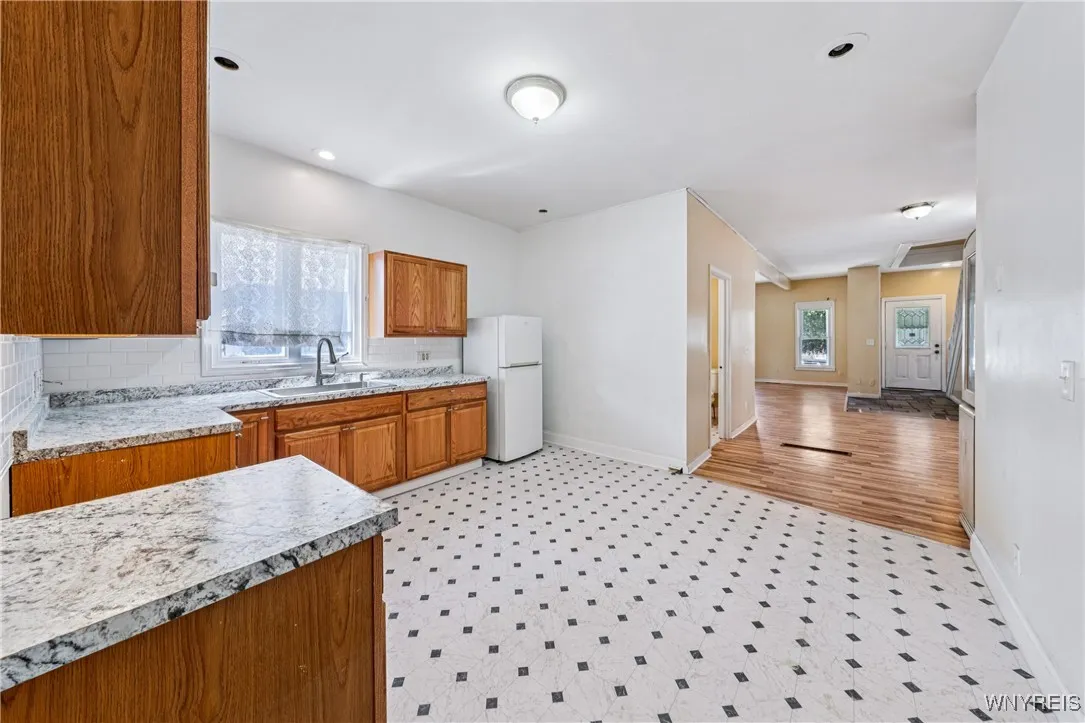 27 Heward Avenue, Buffalo, New York 14207, Buffalo, New York 14207, 5 Bedrooms Bedrooms, 8 Rooms Rooms,2 BathroomsBathrooms,Residential,For Sale,27 Heward Avenue, Buffalo, New York 14207,B1626009