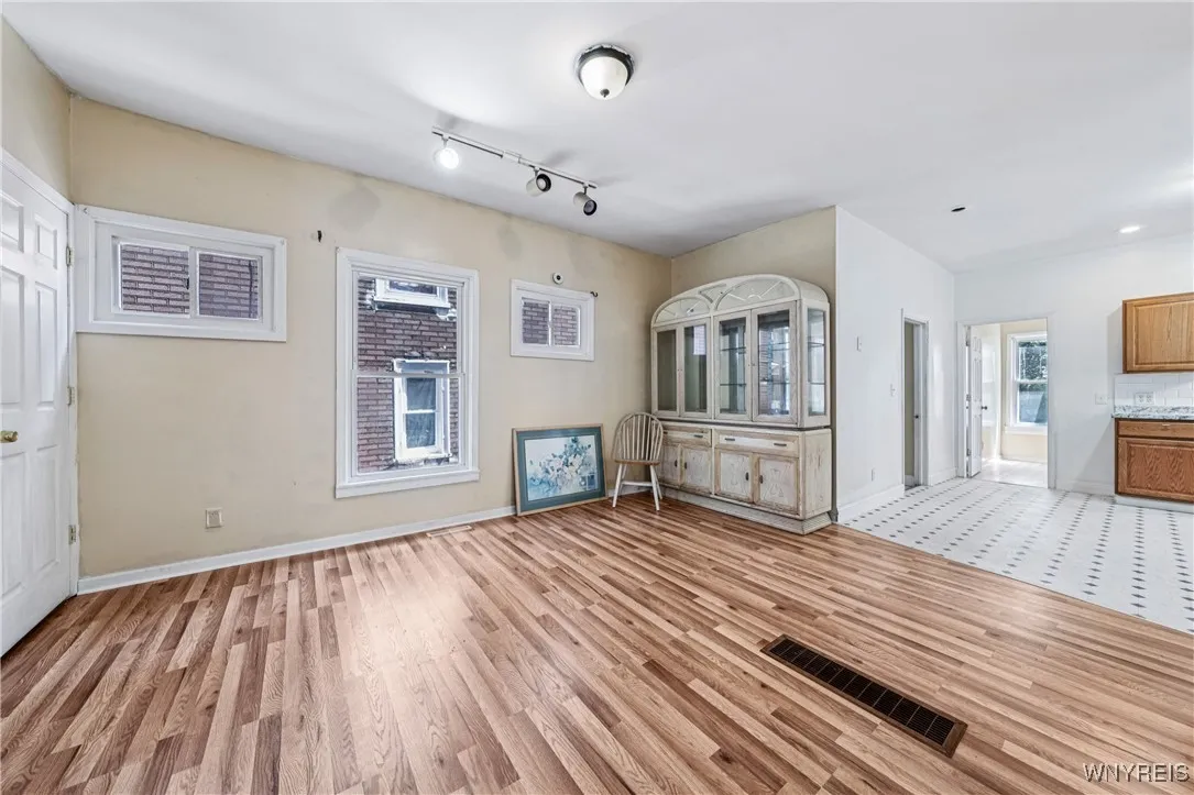 27 Heward Avenue, Buffalo, New York 14207, Buffalo, New York 14207, 5 Bedrooms Bedrooms, 8 Rooms Rooms,2 BathroomsBathrooms,Residential,For Sale,27 Heward Avenue, Buffalo, New York 14207,B1626009