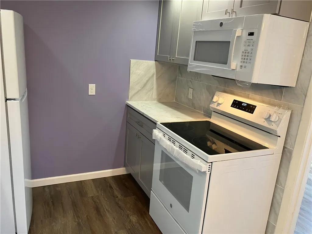 
All new remodeled kitchen with new appliances.