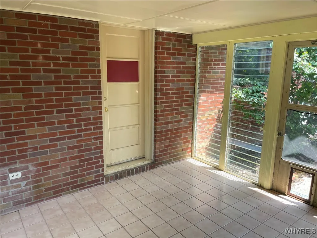 Tiled Breezeway Tiled Breezeway