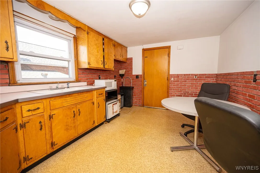 129 Abbott Road, Buffalo, New York 14220, Buffalo, New York 14220, 4 Bedrooms Bedrooms, ,2 BathroomsBathrooms,Residential,For Sale,129 Abbott Road, Buffalo, New York 14220,B1622552
