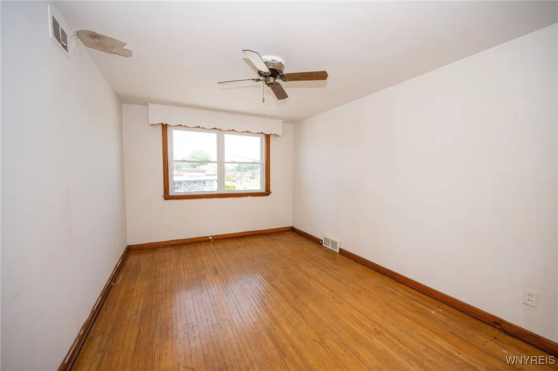 129 Abbott Road, Buffalo, New York 14220, Buffalo, New York 14220, 4 Bedrooms Bedrooms, ,2 BathroomsBathrooms,Residential,For Sale,129 Abbott Road, Buffalo, New York 14220,B1622552