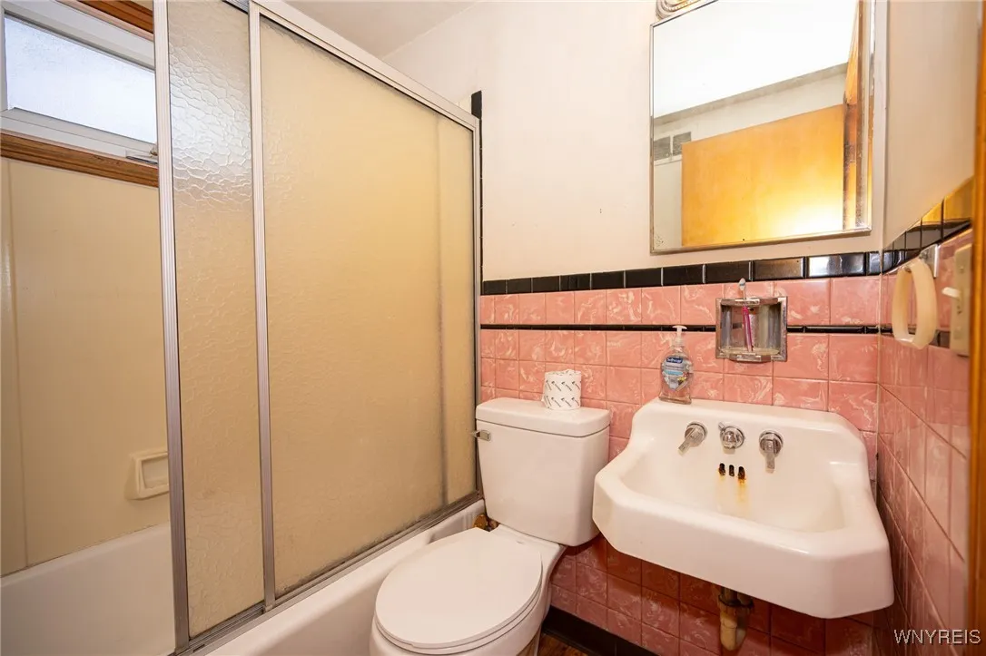 129 Abbott Road, Buffalo, New York 14220, Buffalo, New York 14220, 4 Bedrooms Bedrooms, ,2 BathroomsBathrooms,Residential,For Sale,129 Abbott Road, Buffalo, New York 14220,B1622552