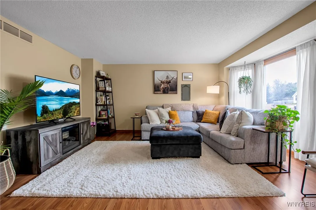 4180 Victorian Drive, Hamburg, New York 14075, Hamburg, New York 14075, 2 Bedrooms Bedrooms, 4 Rooms Rooms,1 BathroomBathrooms,Residential,Closed,4180 Victorian Drive, Hamburg, New York 14075,0,B1626043
