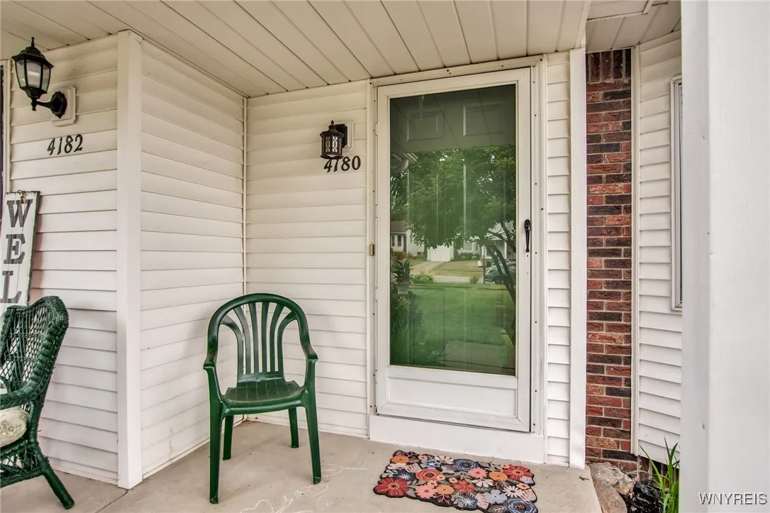 4180 Victorian Drive, Hamburg, New York 14075, Hamburg, New York 14075, 2 Bedrooms Bedrooms, 4 Rooms Rooms,1 BathroomBathrooms,Residential,Closed,4180 Victorian Drive, Hamburg, New York 14075,0,B1626043