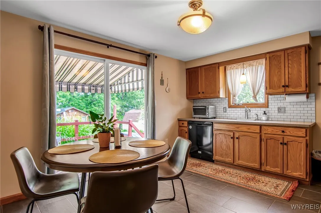 4180 Victorian Drive, Hamburg, New York 14075, Hamburg, New York 14075, 2 Bedrooms Bedrooms, 4 Rooms Rooms,1 BathroomBathrooms,Residential,Closed,4180 Victorian Drive, Hamburg, New York 14075,0,B1626043