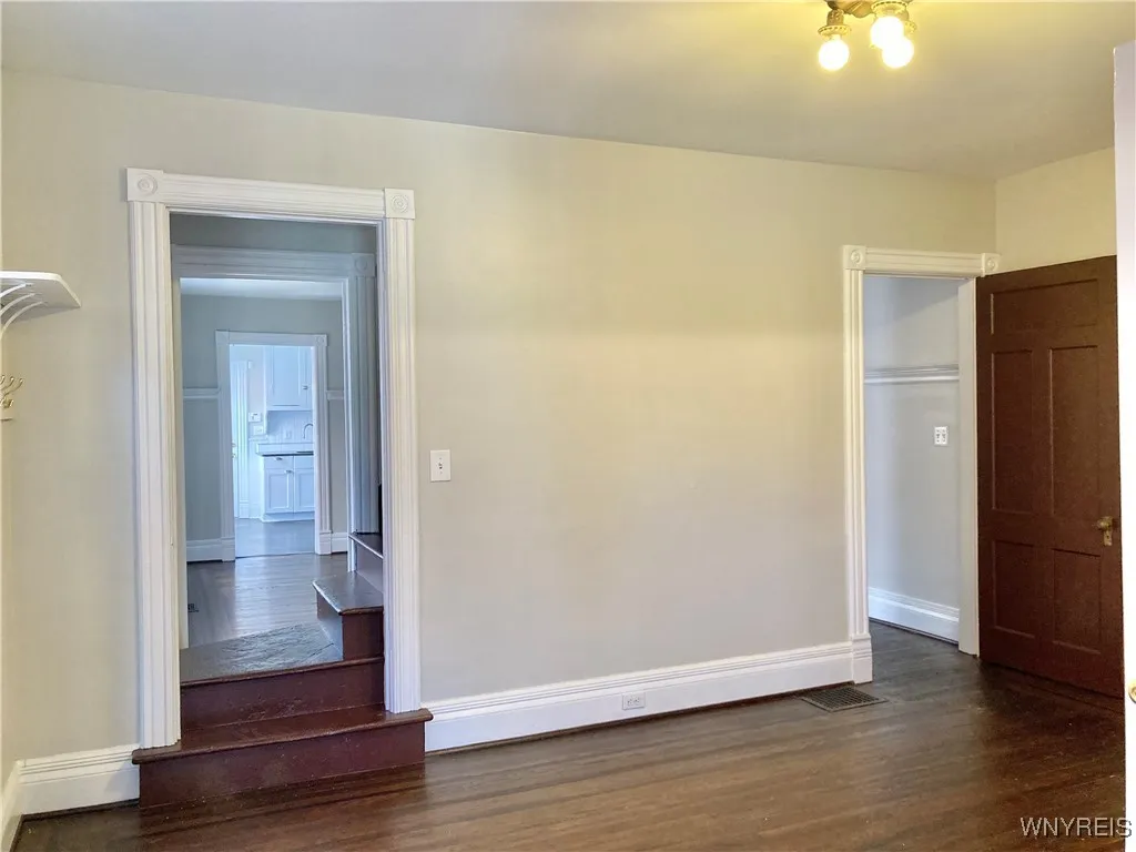 62 Trinity Place, Buffalo, New York 14201, Buffalo, New York 14201, 3 Bedrooms Bedrooms, 7 Rooms Rooms,1 BathroomBathrooms,Residential Lease,For Rent,62 Trinity Place, Buffalo, New York 14201,B1625506