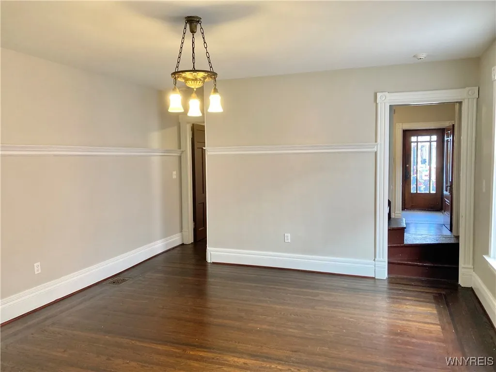 62 Trinity Place, Buffalo, New York 14201, Buffalo, New York 14201, 3 Bedrooms Bedrooms, 7 Rooms Rooms,1 BathroomBathrooms,Residential Lease,For Rent,62 Trinity Place, Buffalo, New York 14201,B1625506