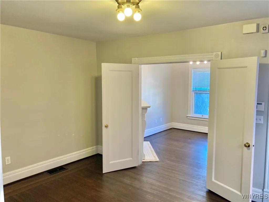 62 Trinity Place, Buffalo, New York 14201, Buffalo, New York 14201, 3 Bedrooms Bedrooms, 7 Rooms Rooms,1 BathroomBathrooms,Residential Lease,For Rent,62 Trinity Place, Buffalo, New York 14201,B1625506