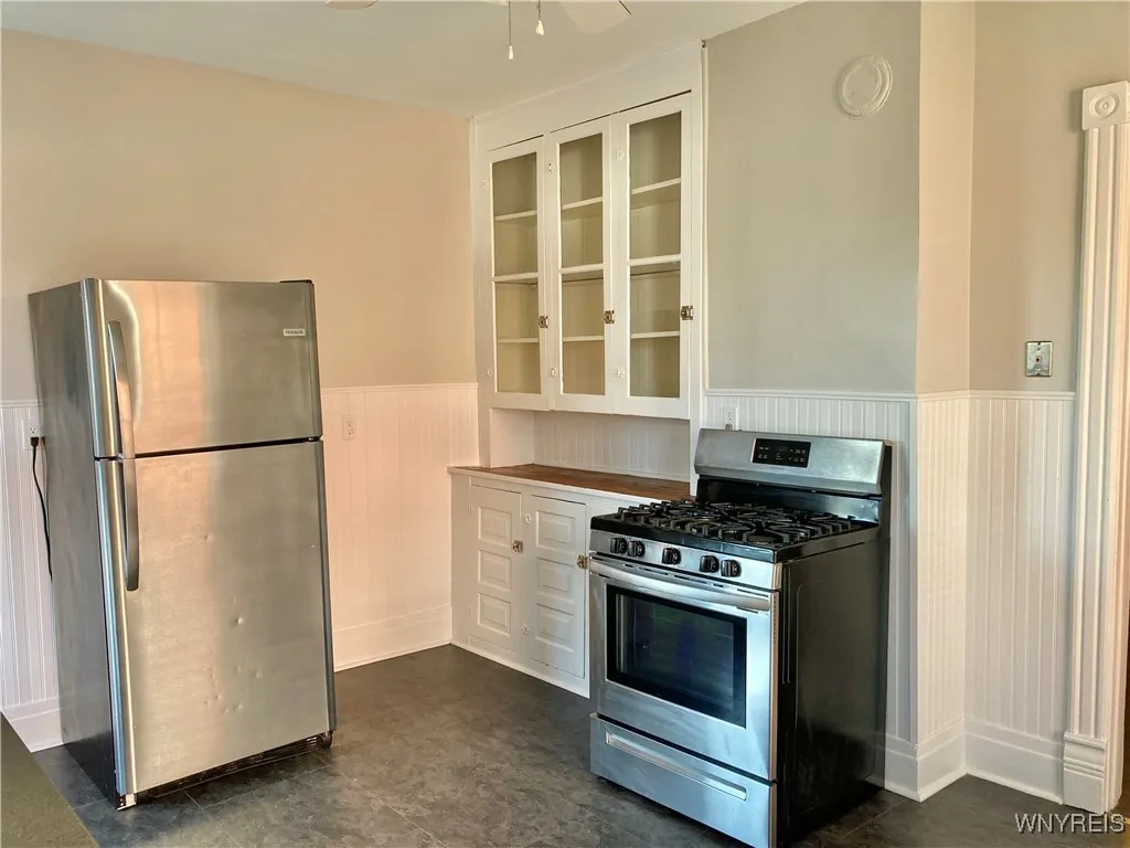 62 Trinity Place, Buffalo, New York 14201, Buffalo, New York 14201, 3 Bedrooms Bedrooms, 7 Rooms Rooms,1 BathroomBathrooms,Residential Lease,For Rent,62 Trinity Place, Buffalo, New York 14201,B1625506