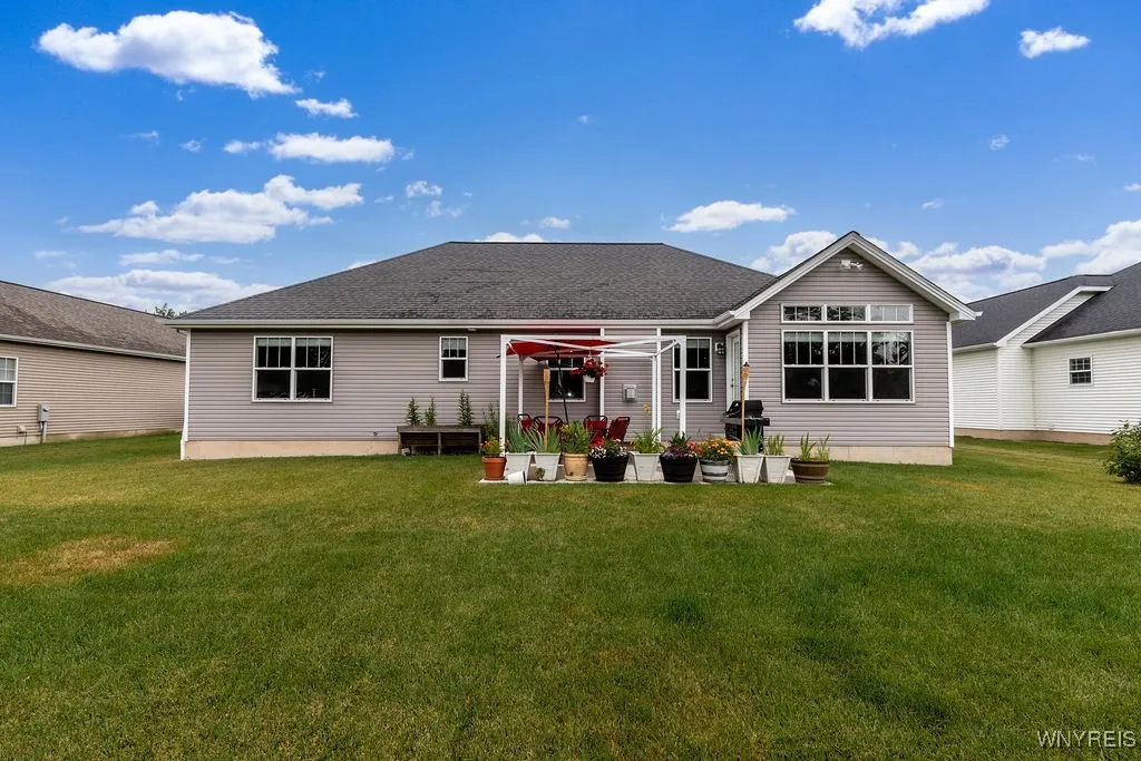 63 Castlewood Court, Grand Island, New York 14072, Grand Island, New York 14072, 3 Bedrooms Bedrooms, 7 Rooms Rooms,2 BathroomsBathrooms,Residential,For Sale,63 Castlewood Court, Grand Island, New York 14072,0,B1624700