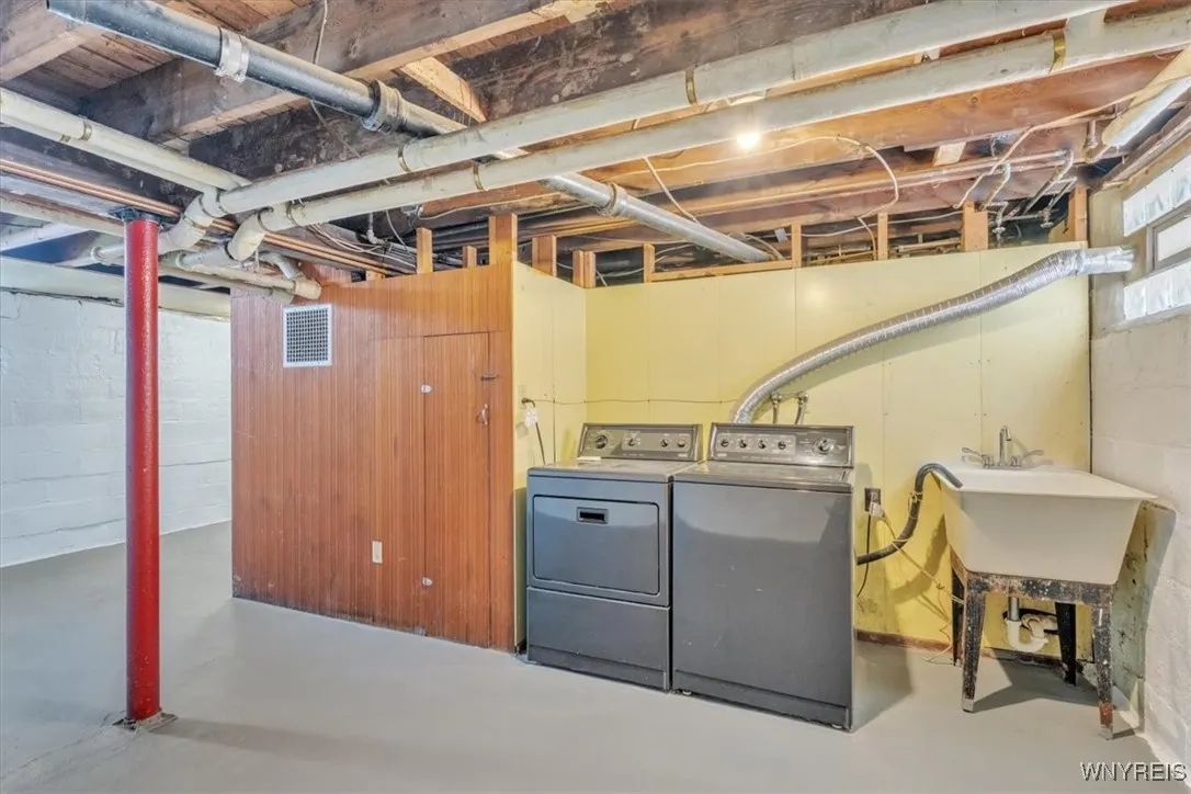 124 Evans Street, Amherst, New York 14221, Amherst, New York 14221, 4 Bedrooms Bedrooms, 9 Rooms Rooms,2 BathroomsBathrooms,Residential,For Sale,124 Evans Street, Amherst, New York 14221,B1626096